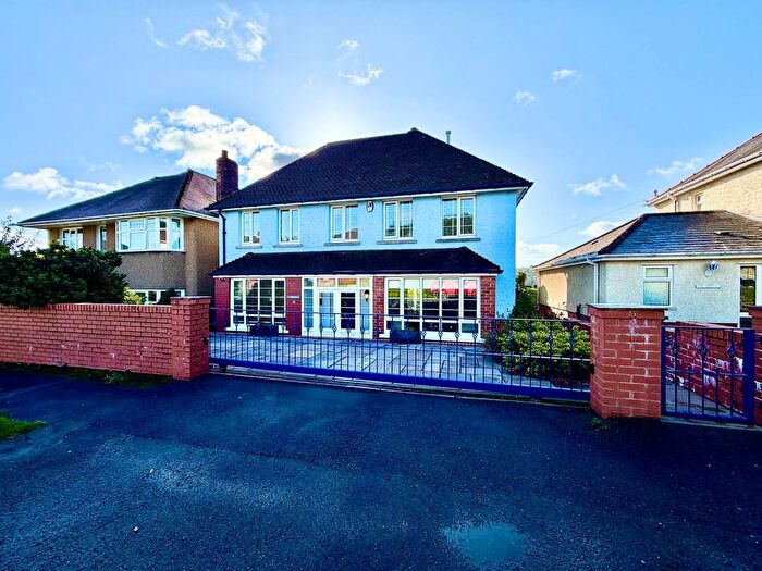 4 Bedroom Detached House For Sale In Highfield Road, Pontllanfraith, Blackwood, NP12