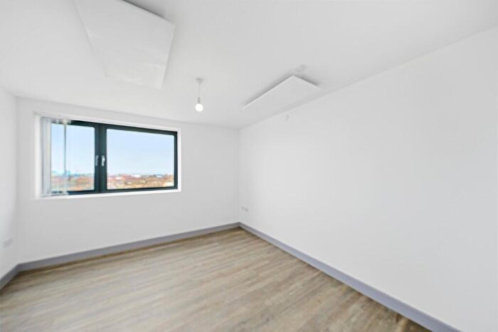 3 Bedroom Apartment To Rent In Willow House, L21