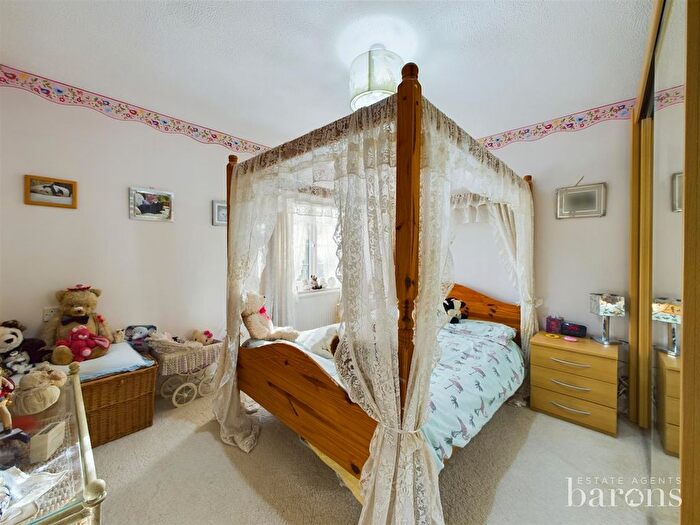 3 Bedroom End Of Terrace House For Sale In Bach Close, Brighton Hill, Basingstoke, RG22