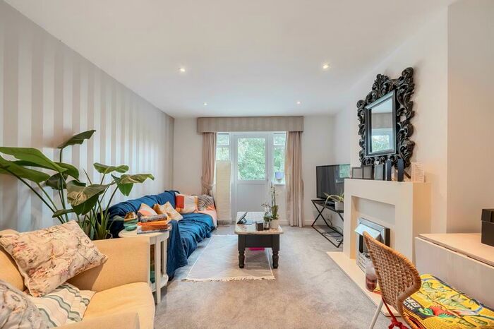 2 Bedroom Flat For Sale In Maidenhead, Berkshire, SL6