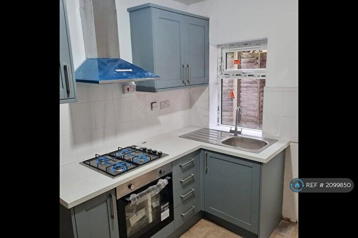 3 Bedroom Semi-Detached House To Rent In Milton Road, Slough, SL2