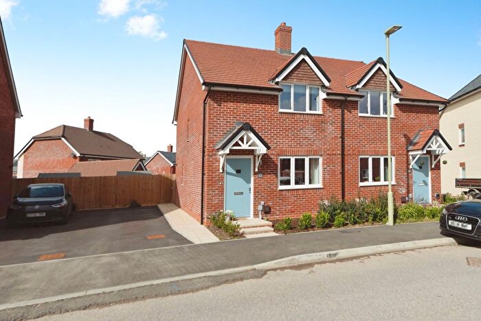 2 Bedroom Detached House For Sale In Crane Way, Botley, Southampton, Hampshire, SO32