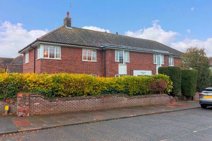 2 Bedroom Apartment To Rent In Southview Drive, Worthing, BN11