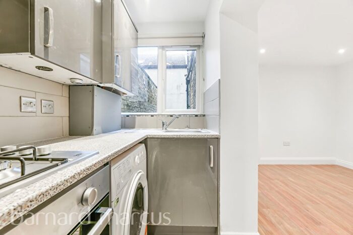 1 Bedroom Flat To Rent In Upper Tooting Road, London, SW17