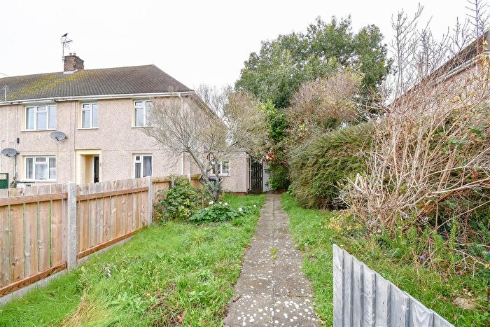 2 Bedroom Maisonette For Sale In Castle Road, Rhoose, Barry, CF62