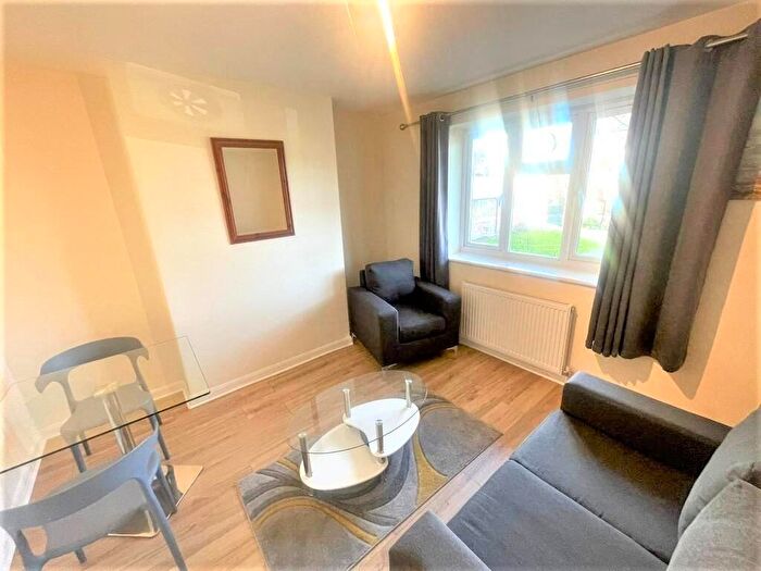 2 Bedroom Flat To Rent In Wilton Court, London, N10