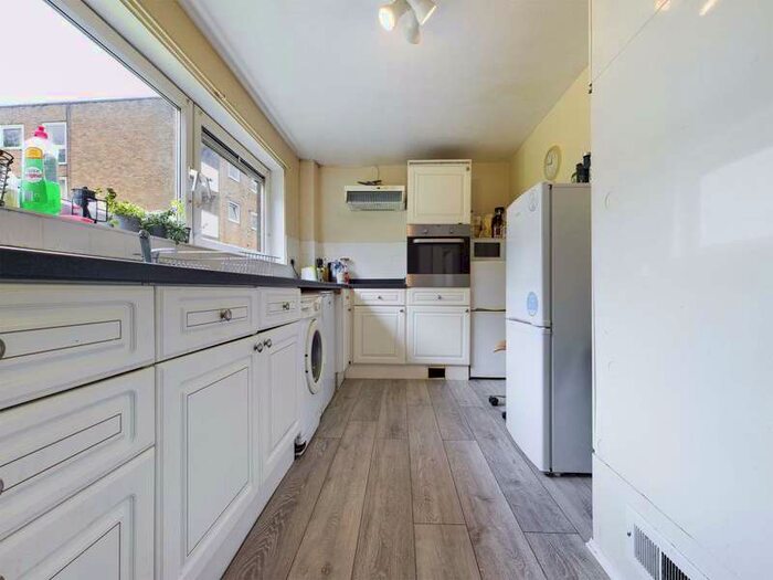 3 Bedroom Flat To Rent In Highbrooke Close, Brighton, BN2