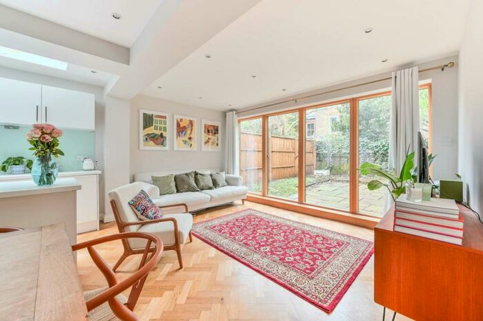 2 Bedroom Flat To Rent In Marney Road, Clapham, London, SW11