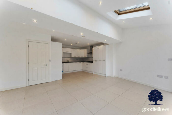 5 Bedroom House To Rent In Morden, Surrey, SM4