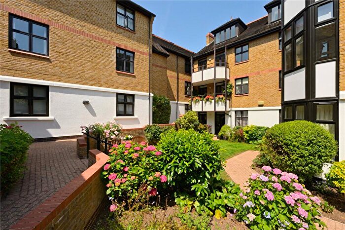 3 Bedroom Apartment For Sale In Esher Park Avenue, Esher, Surrey, KT10