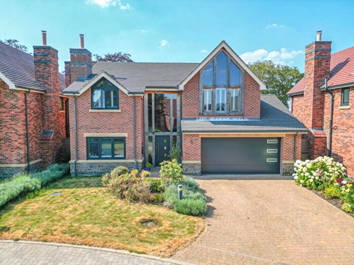 4 Bedroom Detached House For Sale In Hornsey Rise, Wellsborough, CV13