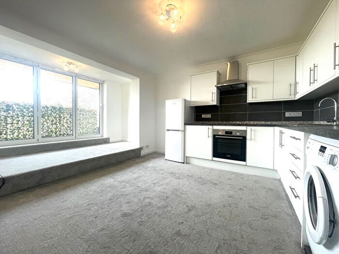 2 Bedroom Flat To Rent In Birkbeck Road, Mill Hill, NW7