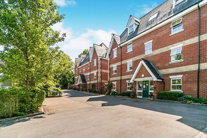 2 Bedroom Flat To Rent In Connaught Road, Reading, Berkshire, RG30
