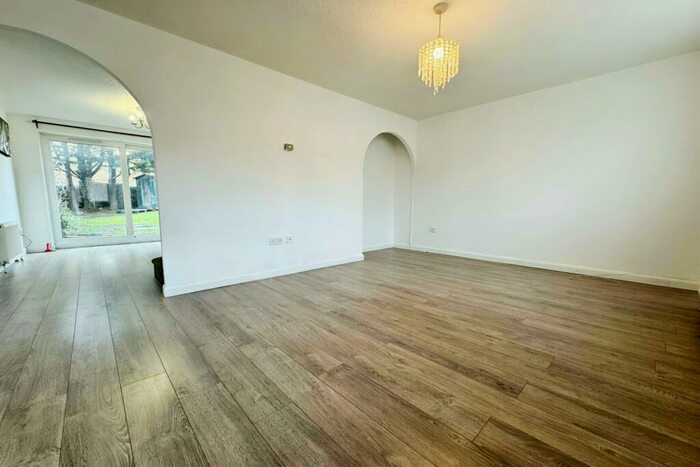 3 Bedroom Terraced House To Rent In Parsonage Road, RM20