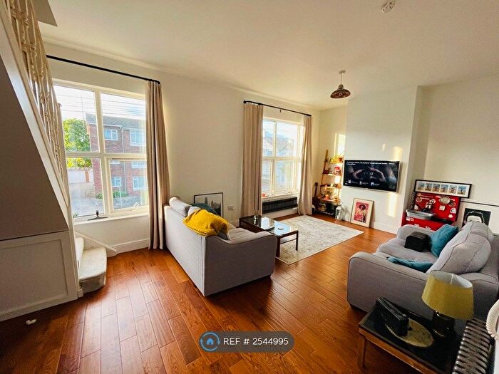 2 Bedroom Maisonette To Rent In Tarring Road, Worthing, BN11