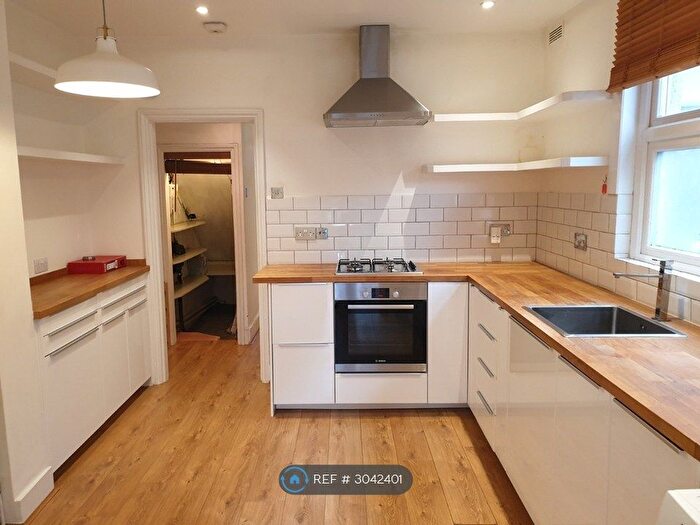 1 Bedroom Flat To Rent In Bruce Road, Mitcham, CR4