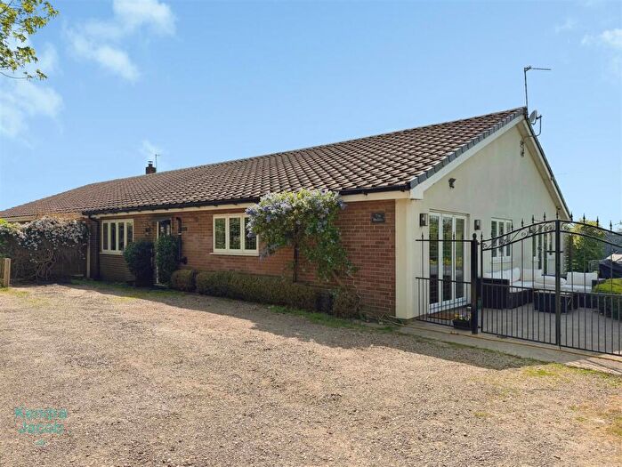 3 Bedroom Semi-Detached Bungalow For Sale In Bawtry Road, Tickhill, Doncaster, DN11