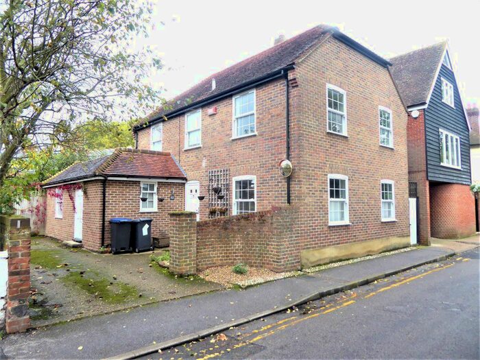 4 Bedroom Property To Rent In St. Peters Lane, Canterbury, CT1