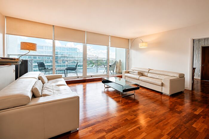 3 Bedroom Flat To Rent In Palace Street, London, SW1E