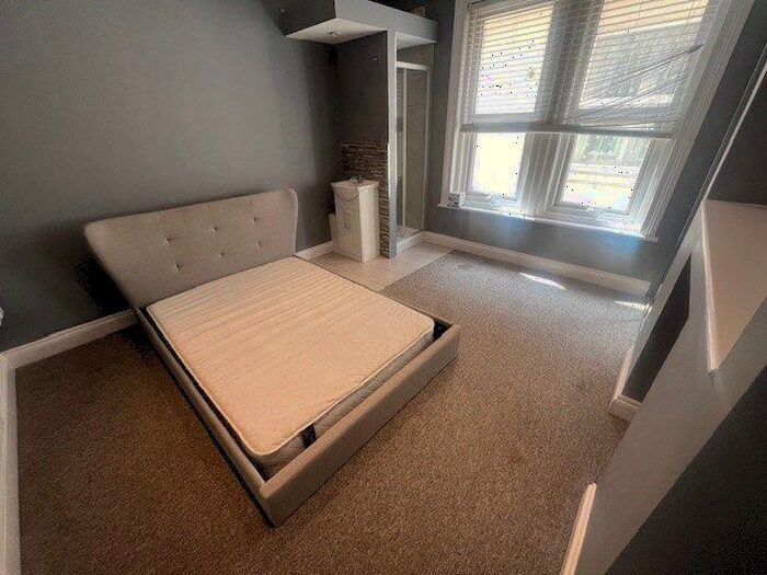 1 Bedroom Studio To Rent In Westby Road, Bournemouth, BH5