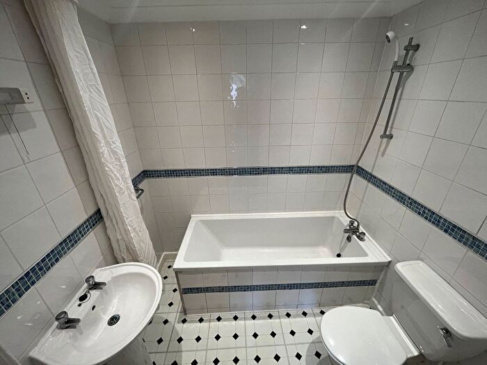 1 Bedroom Flat To Rent In Old Christchurch Road, Bournemouth, BH1