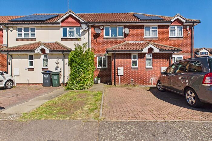 2 Bedroom Terraced House For Sale In Cugley Road, Dartford, Kent, DA2