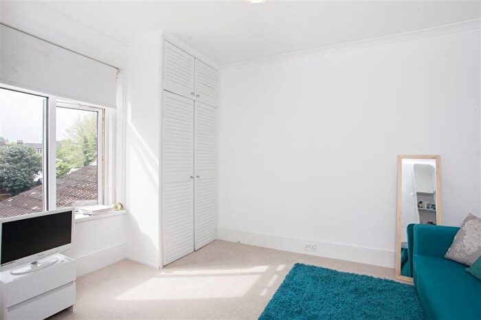 Flat To Rent In Jacksons Lane, Highgate Village, N6