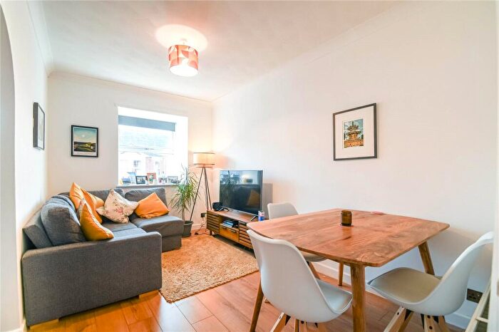 2 Bedroom Apartment For Sale In Kingsbridge Road, Newbury, Berkshire, RG14