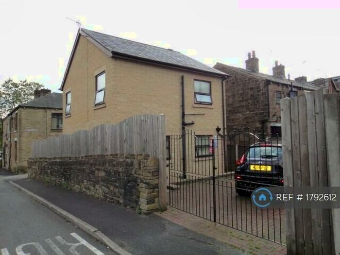 3 Bedroom Detached House To Rent In Shepley Street, Oldham, OL4
