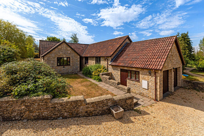 3 Bedroom Detached Bungalow For Sale In Pucklechurch Road, Hinton, SN14