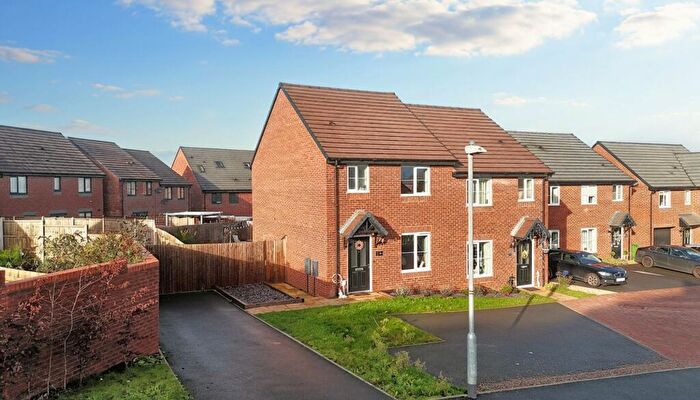 3 Bedroom Semi Detached House For Sale In Middleham Avenue, Stafford, ST16