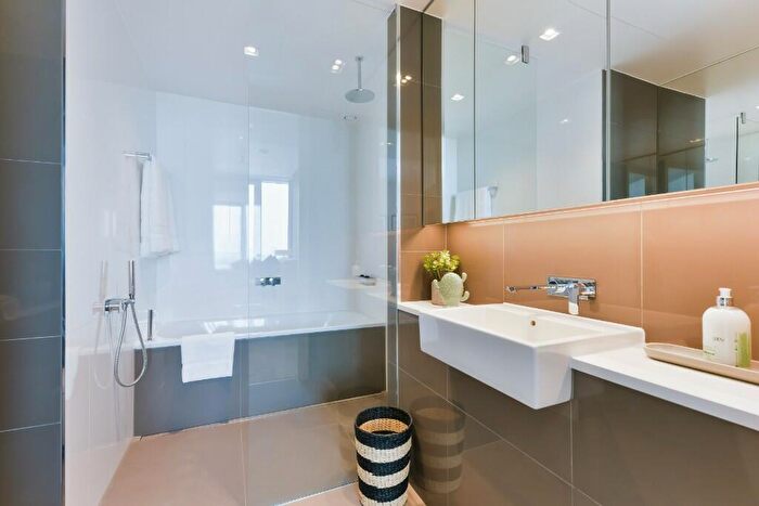 1 Bedroom Apartment To Rent In Newfoundland Place, London, E14