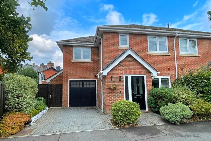 3 Bedroom Semi-Detached House To Rent In Lightwater, GU18
