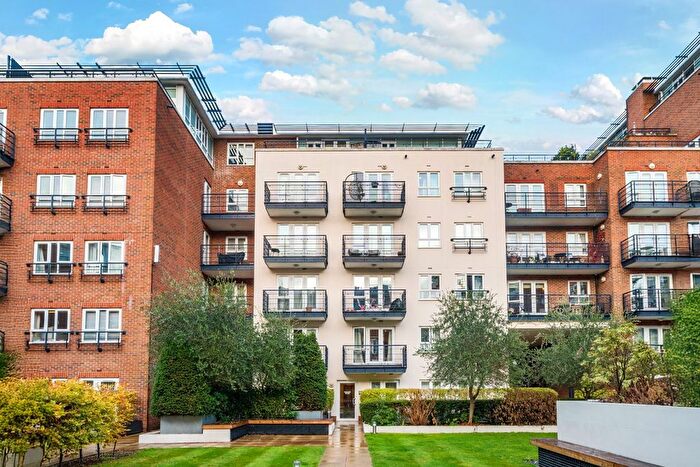 2 Bedroom Flat For Sale In Seven Kings Way, Kingston Upon Thames, Surrey, KT2