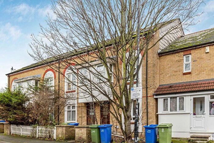 1 Bedroom Flat To Rent In Chaucer Drive, London, SE1