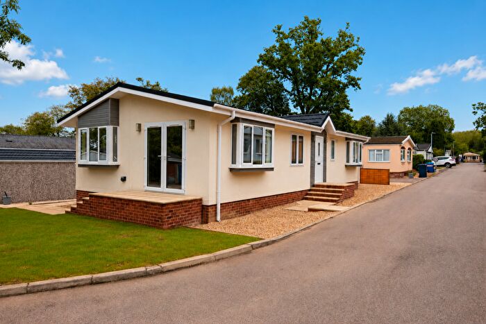 2 Bedroom Park Home For Sale In Suffolk, Bury St. Edmunds, IP31