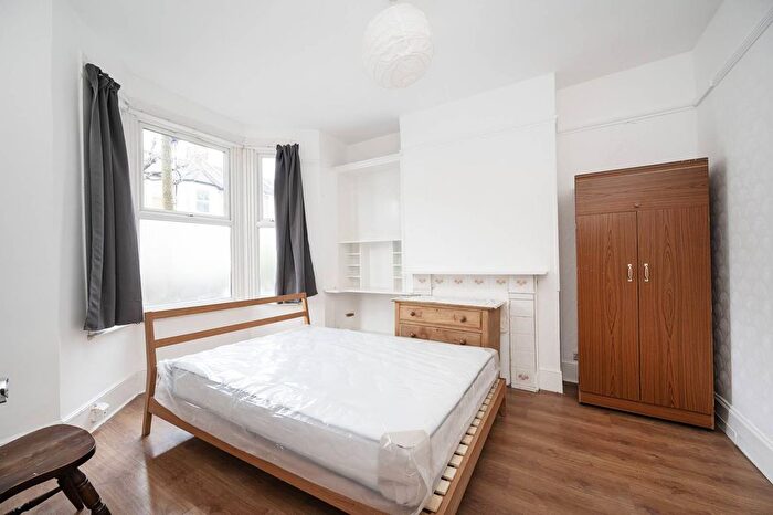 4 Bedroom Terraced House To Rent In Roding Road, Hackney, London, E5