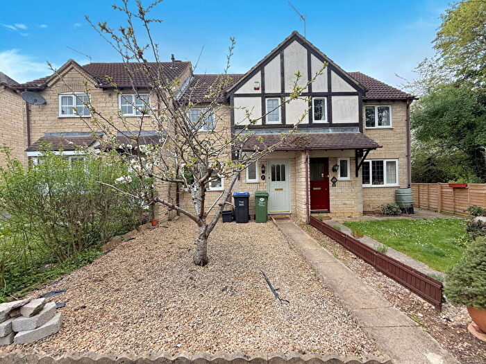 3 Bedroom Terraced House For Sale In Huntingdon Way, Chippenham, SN14