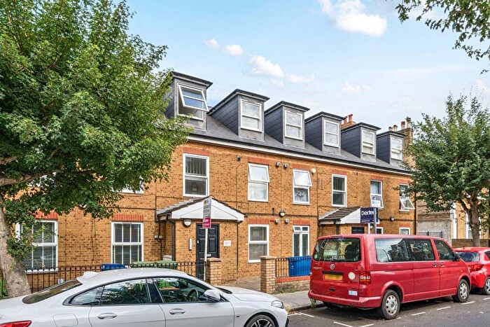 2 Bedroom Flat To Rent In Alpha Street, Peckham, London, SE15