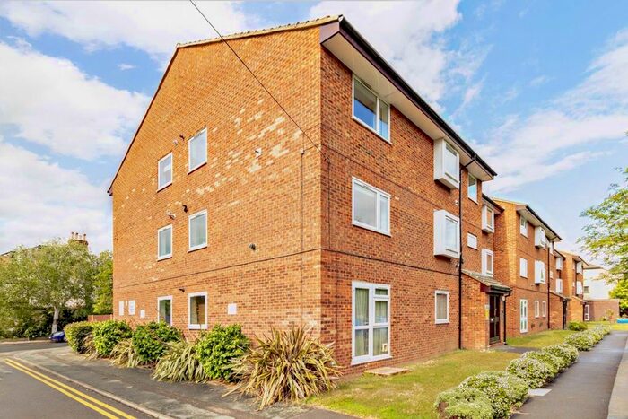 2 Bedroom Flat To Rent In Henfield Road, London, SW19