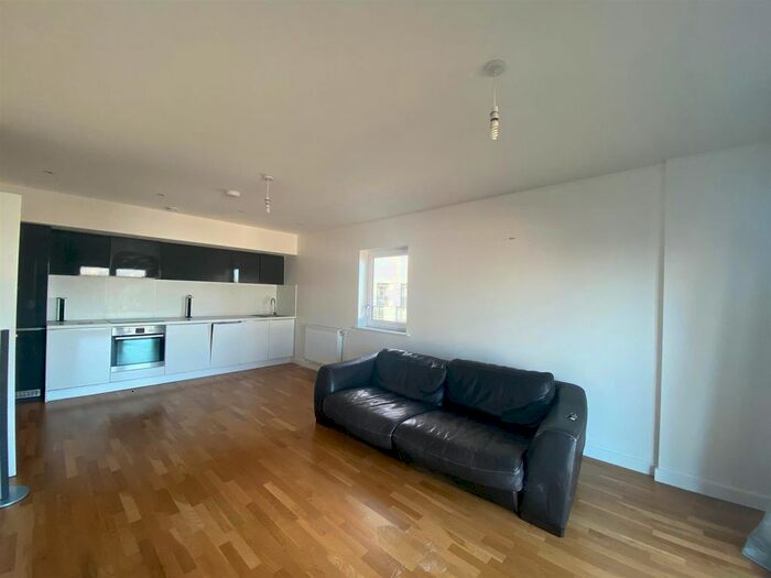 2 Bedroom Flat To Rent In Lakeside Drive, Park Royal, NW10