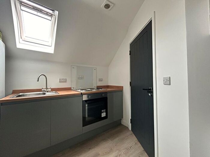 Apartment To Rent In Cricklade Road, SN2