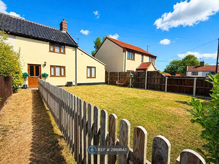 3 Bedroom End Of Terrace House To Rent In The Street, Poringland, Norwich, NR14