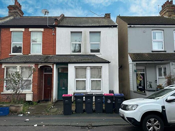 2 Bedroom Flat For Sale In A Central Avenue, Southend-on-Sea, Essex, SS2