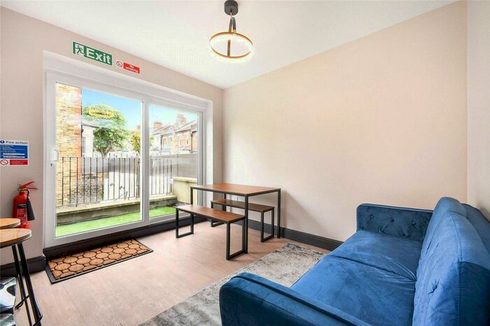 1 Bedroom Studio To Rent In Taybridge Road, Battersea, London, SW11