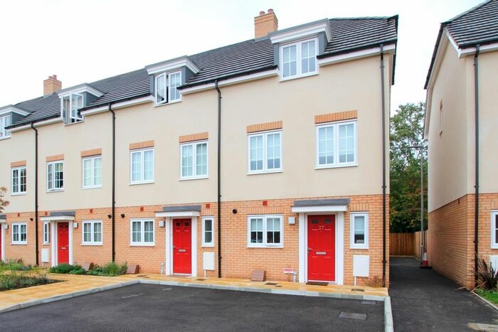3 Bedroom Town House To Rent In Realmwood Close, Canterbury, CT1