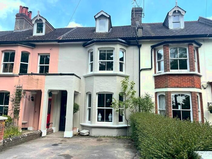 4 Bedroom Property To Rent In Mill Hill, Edenbridge, TN8