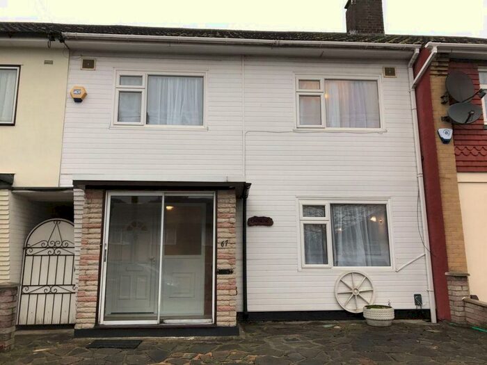 3 Bedroom House To Rent In Retford Road, Romford, RM3
