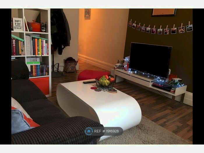 1 Bedroom Flat To Rent In Lyme Grove, Stockport, SK2