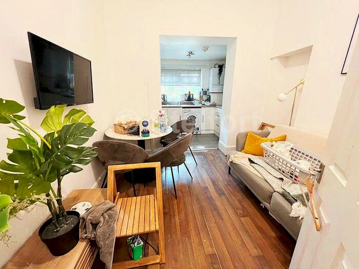 5 Bedroom Maisonette To Rent In Junction Road, London, N19